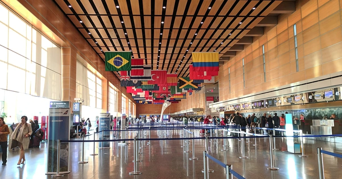 logan airport luggage storage